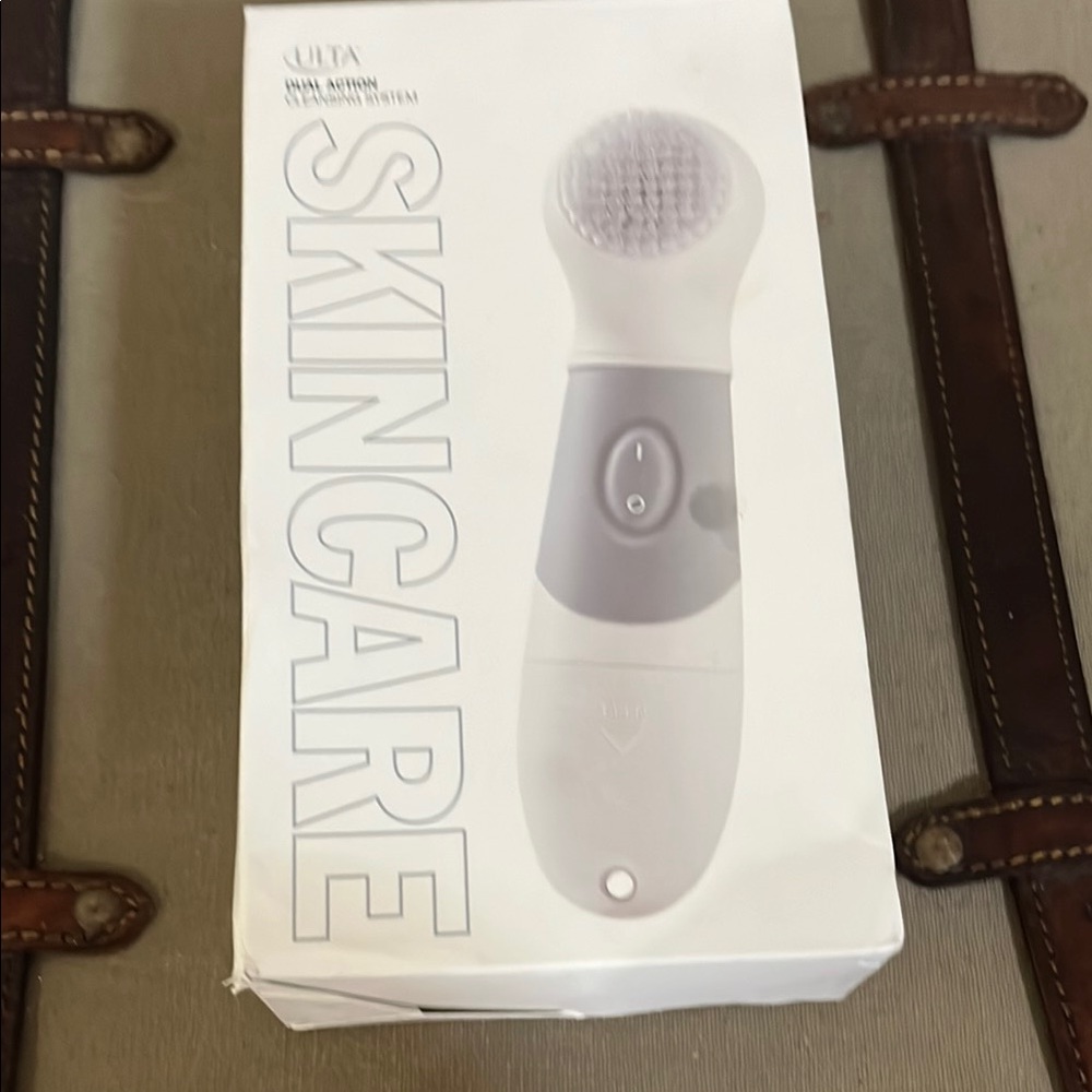Ulta Beauty Skincare System - White NEW NEVER USED 2 replacement brushes